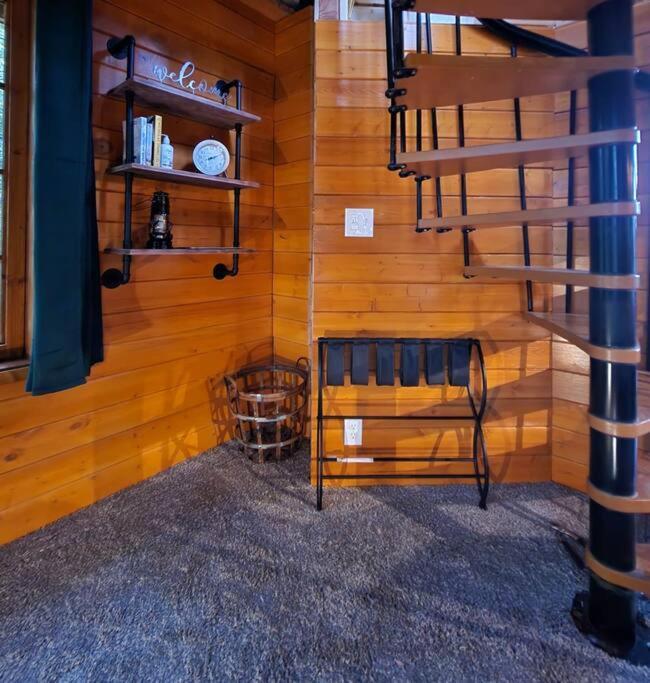 The Eagle'S Nest Treehouse Cabin Palmer Exterior foto